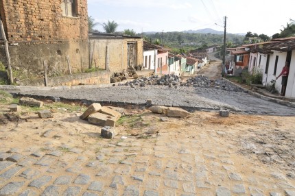 Ubatã Obras de pavimentação da Maria do Carmo e 2ª Travessa seguem a