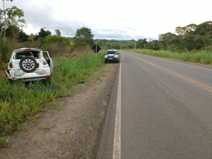 Veículo ficou bastante danificado com o acidente (Foto: Ubatã Notícias)