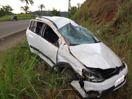 Veículo ficou bastante danificado com o acidente (Foto: Ubatã Notícias)