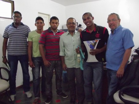 Canoístas visitaram gabinete do vice-prefeito (Foto: Ubatã Notícias)