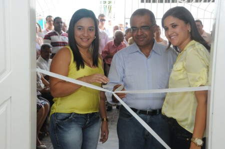 Prefeita, vice e Secretária 'inauguram' novas instalações da Ação Social (Foto: Valdir Santos/Ascom PMU)