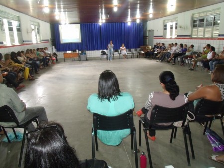 Encontro reuniu diversos profissionais de educação (Foto: Tesouras Notícias)