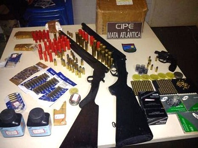 Armas e munições de diversos calibres eram vendidas no boteco do Galego.