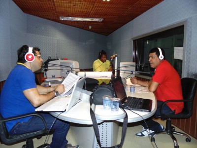 Expedito Rigaud é entrevistada pela Ubatã FM (Foto: Valdir Santos/Agecom)