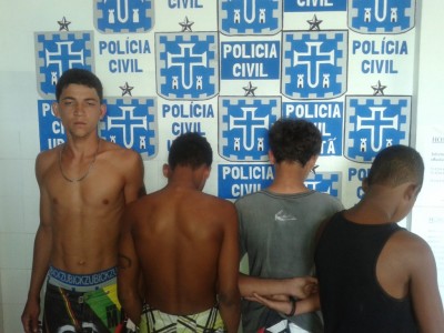 Quarteto tentou fugir da Polícia Militar (Foto: Ubatã Notícias)