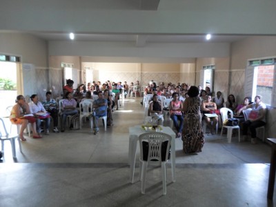 Consultora do MEC ministra palestra em Ubatã (Foto: Ascom PMU)
