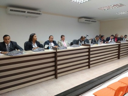 Sessão contou com a participação de todos os vereadores (Foto: Ubatã Notícias)