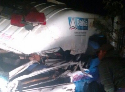 Ambulância bateu e condutor morreu (Foto: WhatsApp)