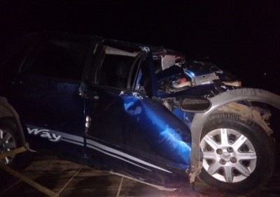 Veículo Fiat Uno levava vítimas fatais do grave acidente (Foto: Marcos Frahm)