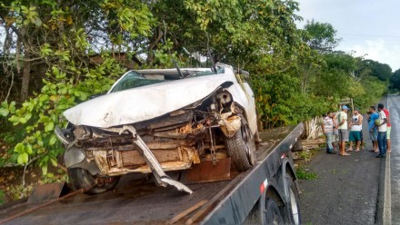 Veículo ficou bastante danificado no acidente (Foto: Ubatã Notícias)