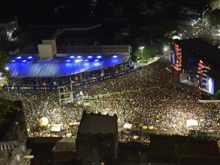 Primeiro dia dos festejos do réveillon de Salvador teve enorme público (Foto: Elias Dantas/Ag. Haack)