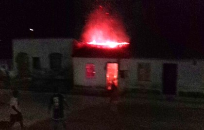 Residência foi destruída pelo fogo na Xavier (Foto: Ubatã Notícias)