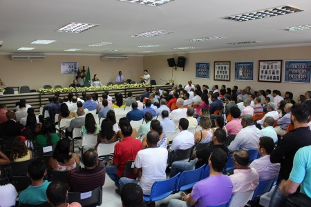 Solenidade lotou plenário da Câmara Municipal de Ubatã (Foto: Ubatã Notícias)