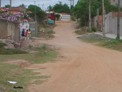 Estupro ocorreu em terreno baldio do bairro Mangabeira (Foto: Divulgação)