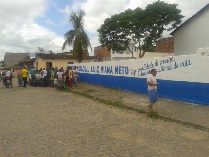 Escola Luiz Viana Neto foi municipalizada (Foto: Ubatã Notícias/Arq)