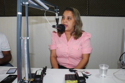 Secretária de Educação foi entrevistada pela Povo (Foto: Ubatã Notícias)