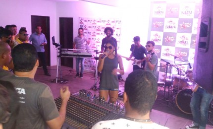 Vingadora se apresentou na Ubatã FM (Foto: Divulgação)