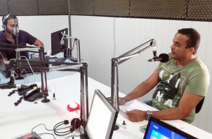 Gabriel foi entrevistado pela Rádio Povo (Foto: Divulgação)