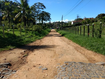 Rua Antônio Higino dá acesso à Escola ACM (Foto: Ubatã Notícias)