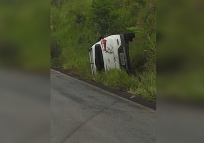 HB20 conduzido por médico parou às margens da rodovia (Foto: Ubatã Notícias)