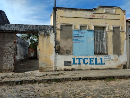 Três famílias residem no prédio da antiga Creche (Foto: Ubatã Notícias)