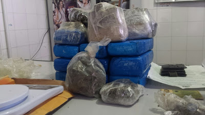 Foram apreendidos cerca de 10 kg de maconha (Foto: Giro Ipiaú)