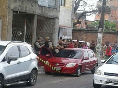 Segurança foi morto dentro de carro, na Ribeira, em Salvador (Foto: Arquivo Pessoal)