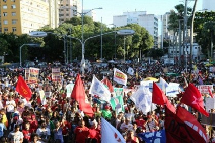 Manifestantes invadiram o Campo Grande (Foto: Paulo Macedo)