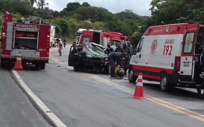 Quatro veículos se envolveram em acidente (Foto: Voz da Bahia) 