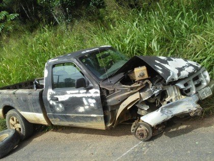  Pick-up Ranger ficou bastante danificada (Foto: Ubatã Notícias) 