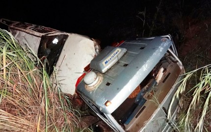 Motorista ficou ferido após acidente na BR-135 (Foto: Blog Sigi Vilares) 