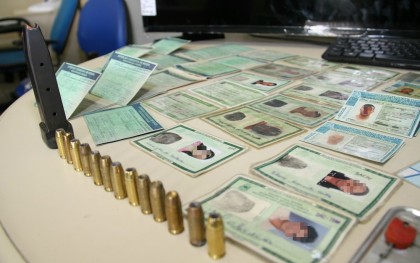 Suspeito 'colecionava' documentos de vítimas (Foto: Divulgação) 