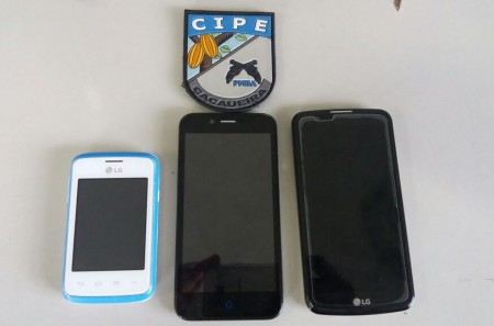 Três celulares roubados foram recuperados (Foto: Ubatã Notícias)