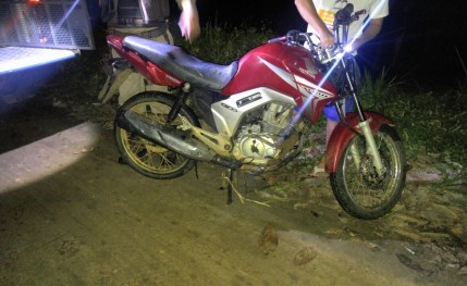 Motocicleta tem restrição de roubo (Foto:Ubatã Notícias)