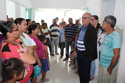 Prefeito e médico Gilson Fonseca participou de mutirão (Foto: Divulgação)