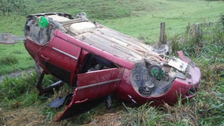 Motorista do veículo, morador de Ipiaú, sofreu escoriações leves (Foto: Giro em Ipiaú)