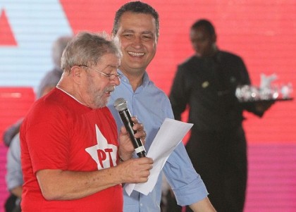 Rui Costa, na foto ao lado de Lula, critica o que chamou de condenação sem provas. 