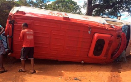 Acidente ocorreu numa estrada rural (Foto: Lay Amorim/Achei Sudoeste)