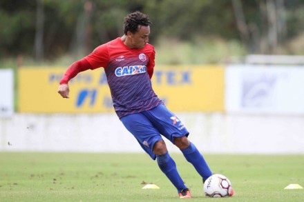 Gilmar marcou duas vezes nos dois últimos jogos do Náutico (Foto: Marlon Costa/ Pernambuco Press) 