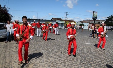 Fanfarra puxou o Desfile Cívico no município em Itagibá