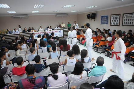 Evento contou com apresentação de Caratê do Cras (Foto: Valdir Santos/Ubatã Notícias)