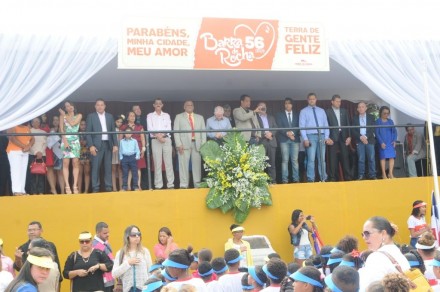 Diversas autoridades prestigiaram evento (Foto: Valdir Santos/Ubatã Notícias)