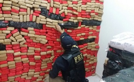Droga estava escondida em um caminhão (Foto: Divulgação/PRF) 
