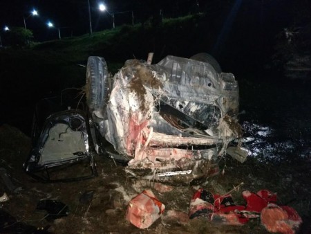 Veículo ficou totalmente destruído com acidente (Foto: Ubatã Notícias)
