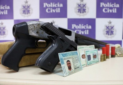 Bandido estava com drogas e armas (Foto: Divulgação)