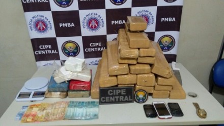 Foram apreendidos 50 kg de maconha e 5 kg de cocaína (Foto: Divulgação) 