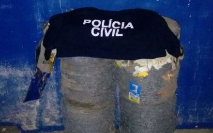 Comparsa enterrou bolas de arame a pedido do suspeito do crime na Bahia (Foto: Divulgação) 