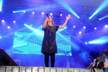 Bruna Karla cantou os principais sucessos da carreira (Foto: Valdir Santos/UN)