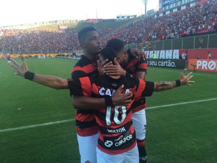 Vitória empatou nos acréscimos contra o Fluminense (Foto: Divulgação)