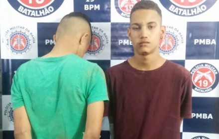 Jovens de Ipiaú foram detidos com moto roubada (Foto: Reprodução/Blog Tocooliver) 